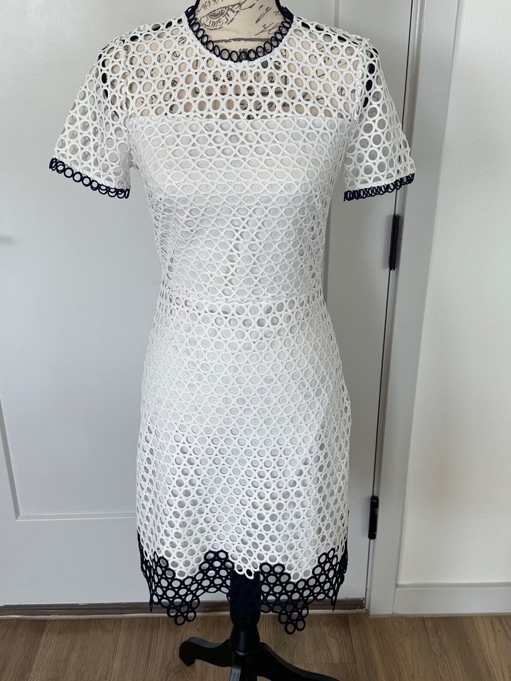 Shoshanna White Eyelet Mini Dress with Black Scallop Edge. Size 0.